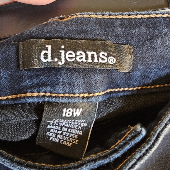 d. jeans 18W Denim 16.5 Inseam Stretch Shorts - Picture 3 of 5